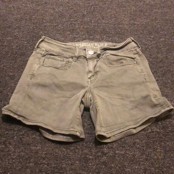 American Eagle Outfitters Size 2 AEO Twill Mid Rise Super Stretch Midi Shorts - Picture 1 of 6